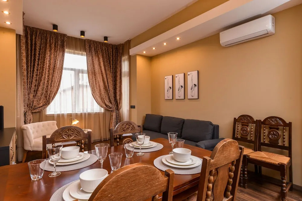 FM Luxury 2-BDR Apartment - Jazzy