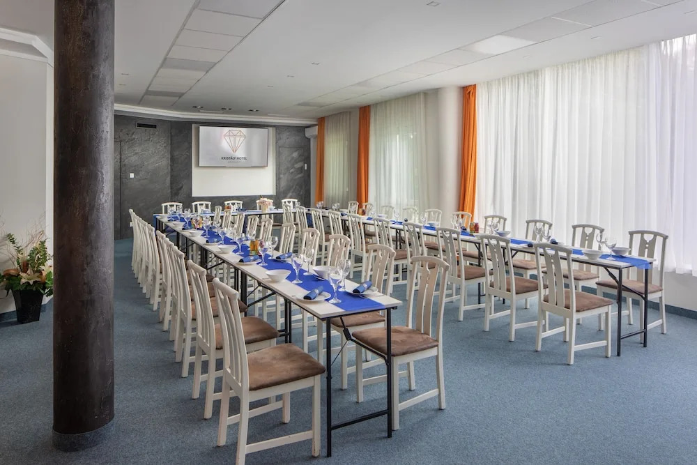 Kristály Hotel