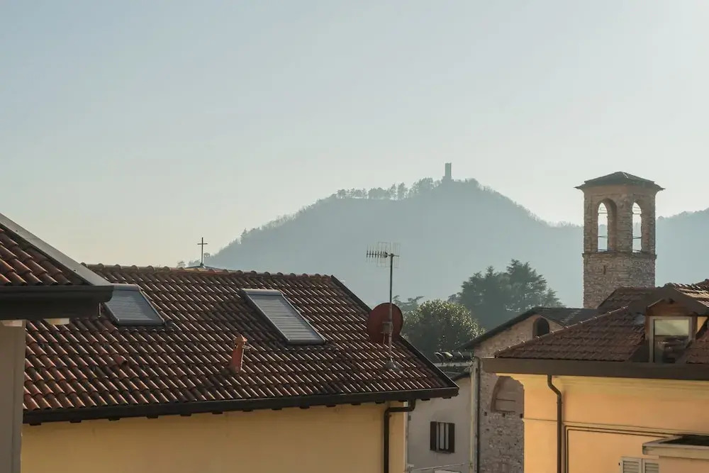 Zezio 44 in Como With 2 Bedrooms and 1 Bathrooms