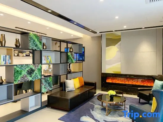 Home Inn Business Hotel (Beijing Lize Business District Metro Station Branch)