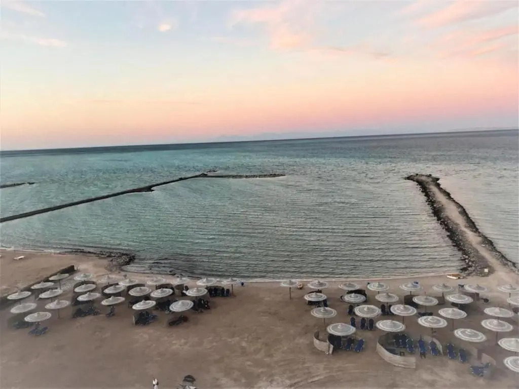 Beachfront modern studio, Private beach and swimming pools at Turtles Beach