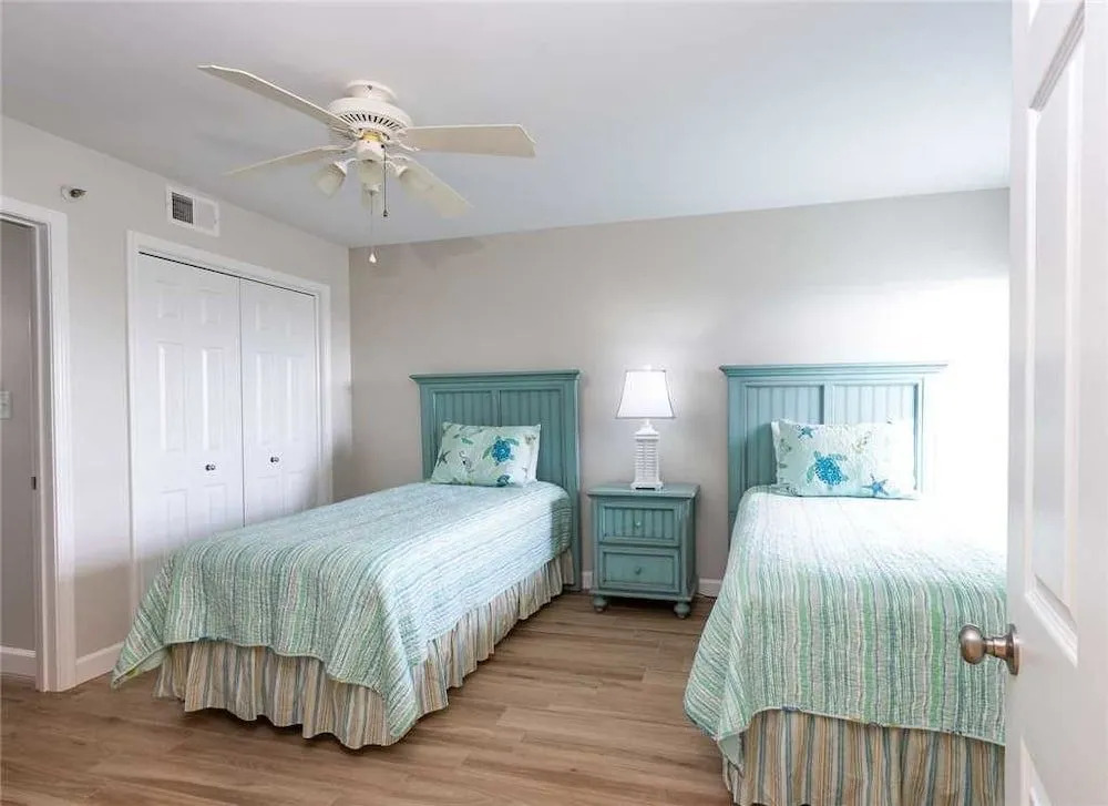 Summerchase 1006 - 3 Br condo by RedAwning