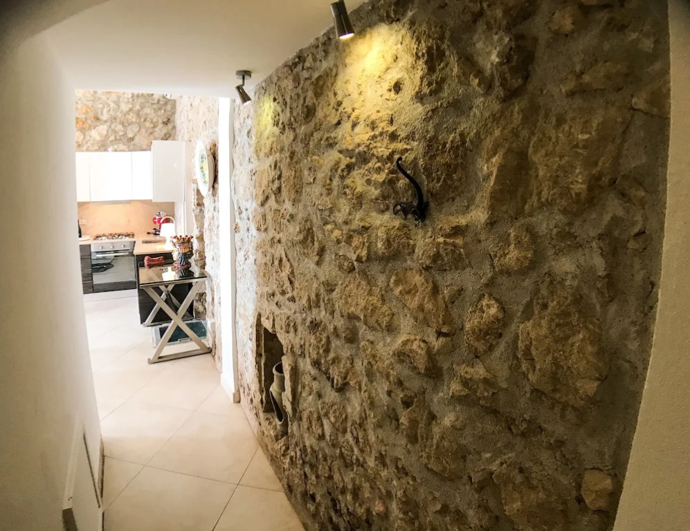 Calarossa beachfront apartment