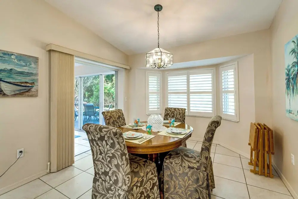Suntan, Splash & Score: Family Home in Hernando