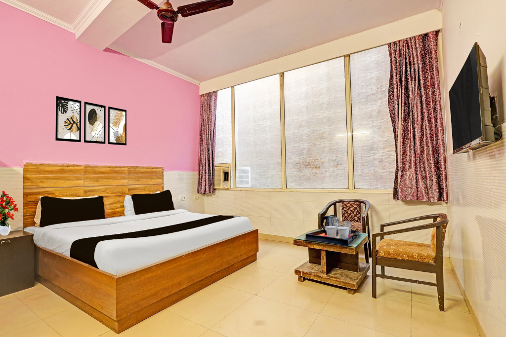 OYO 13672 Hotel Dhruv