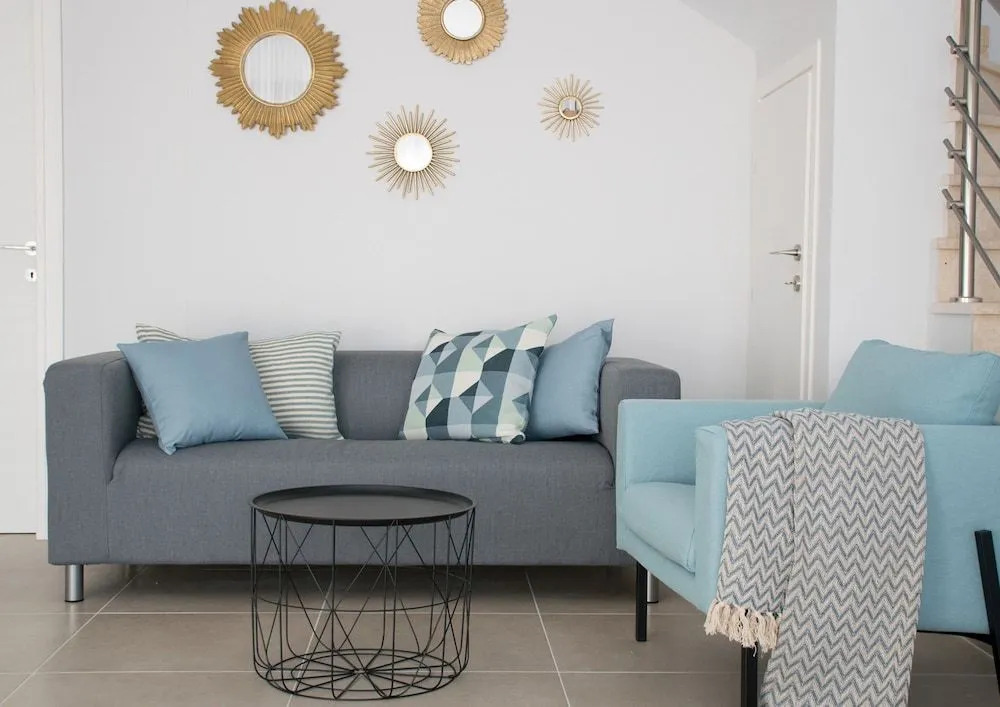 Friday Mood by Diomedes Group