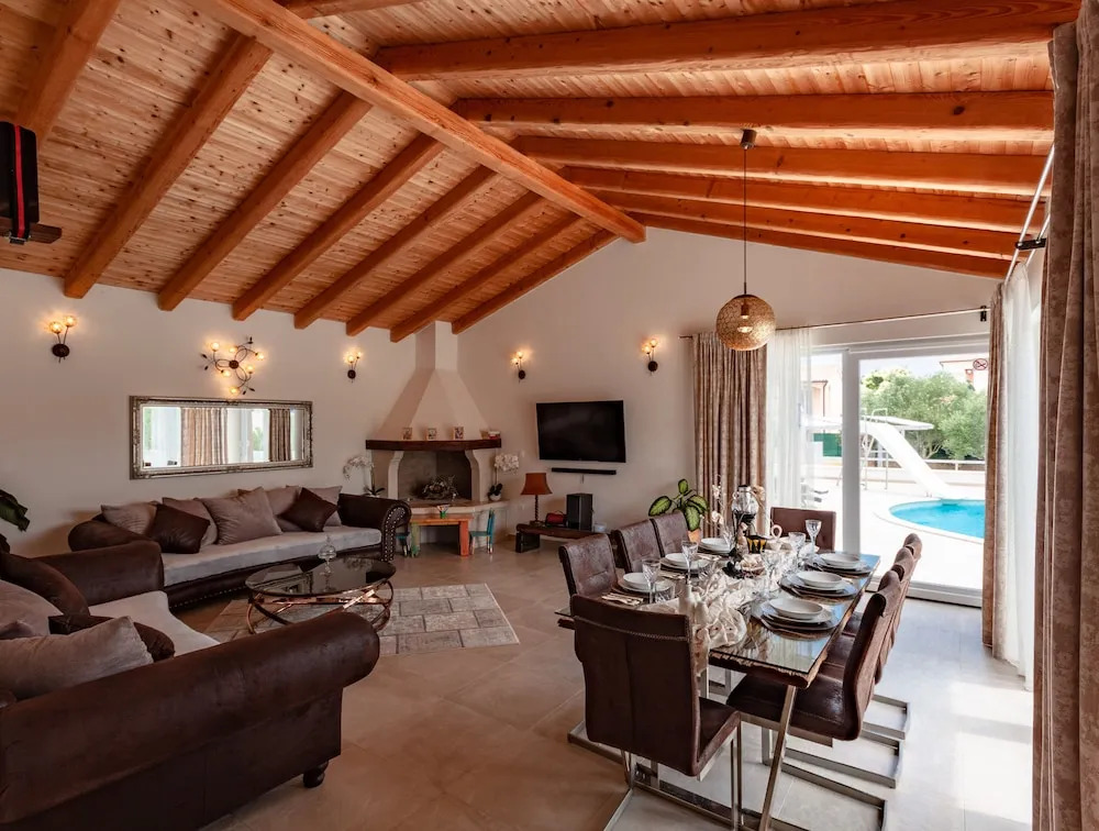 Five bedroom villa Emily with pool