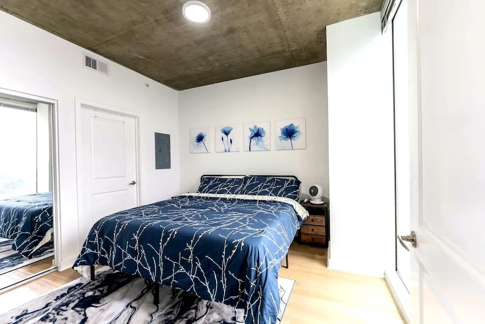 Midtown Atlanta 1BR Skyline Balcony Corner Suite by Piedmont Park Luxepad