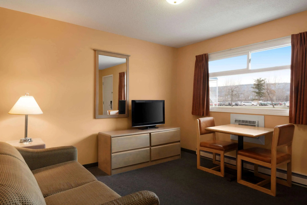 Travelodge by Wyndham Quesnel BC