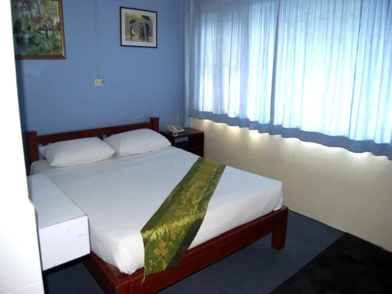 Paradorn Hotel