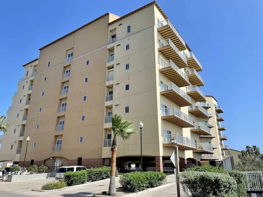 Laguna Bay 302n 3 Bedroom Condo by RedAwning