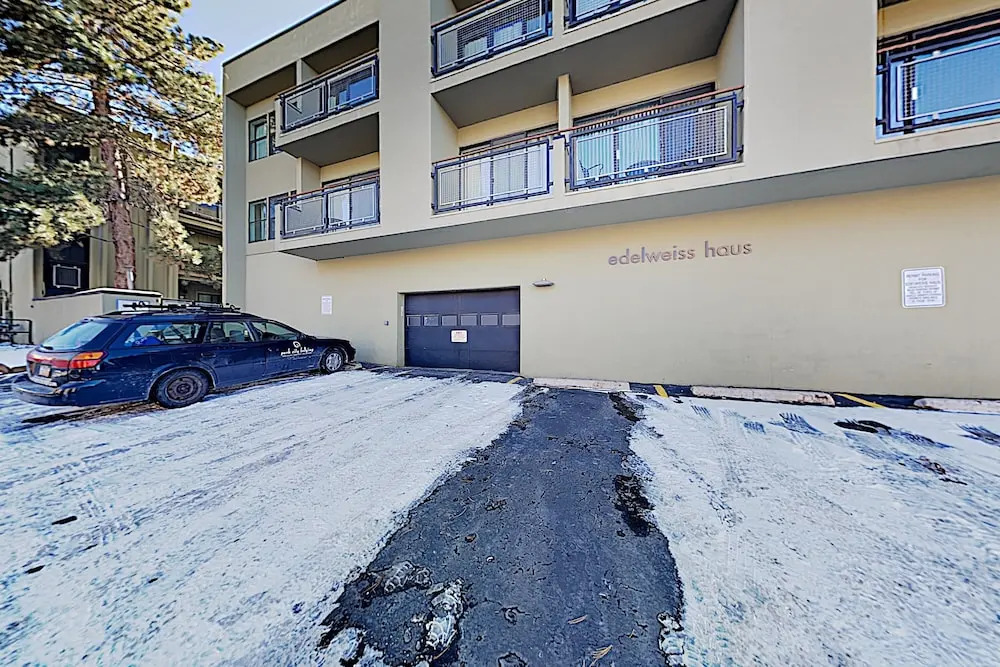 Luxe W/ Pool & Hot Tub - Steps To Lifts! 2 Bedroom Condo