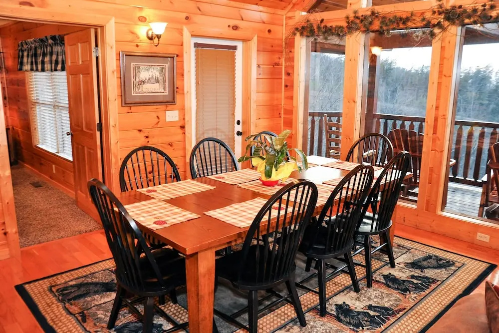 SUNSET POINTE - 5 Br Cabin