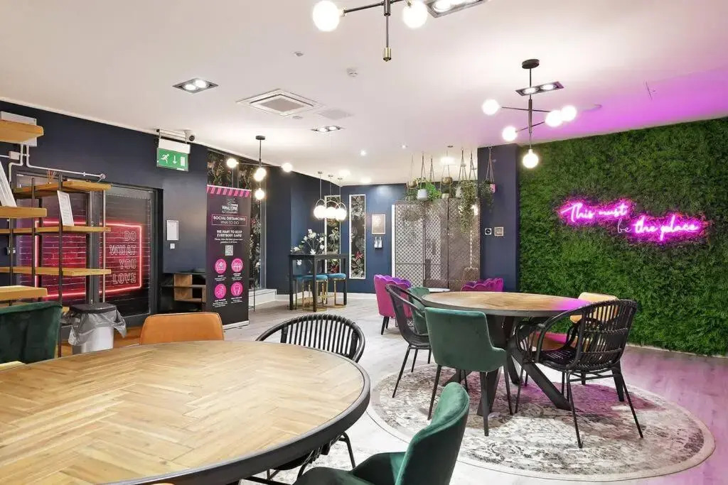 Modern City Centre Studio Apartment - West One with FREE WIFI, GYM ACCESS, NETFLIX