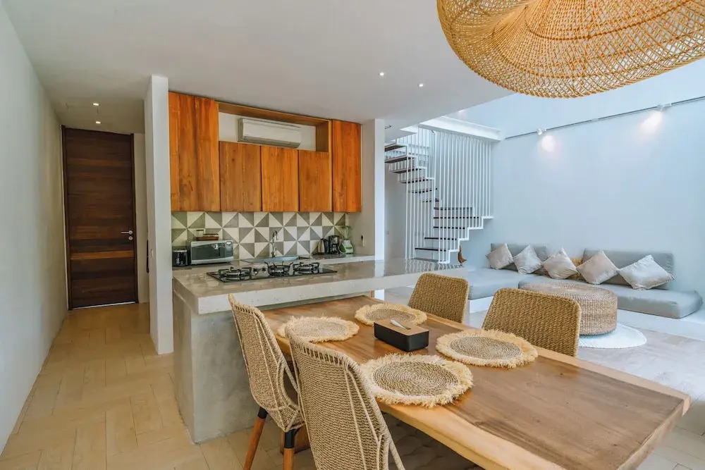 Villa RIZR: Industrial 3BR villa nearby Berawa Beach