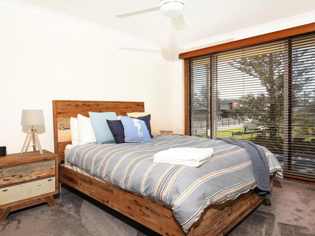 Shores I Pet Friendly I 1 Min Walk to Beach