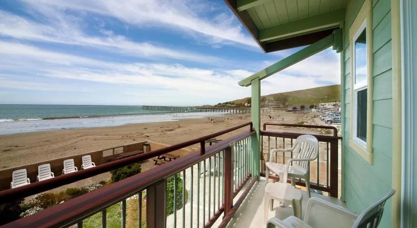 Shoreline Inn...on the beach