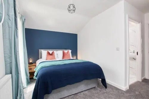 Fantastic 5 Bed House in Manchester w/Parking