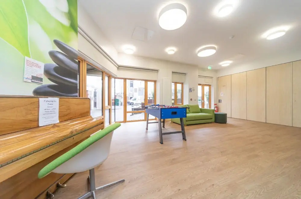 JOIVY Affordable 3,4,5 and 12 bed private flats next to Royal Mile