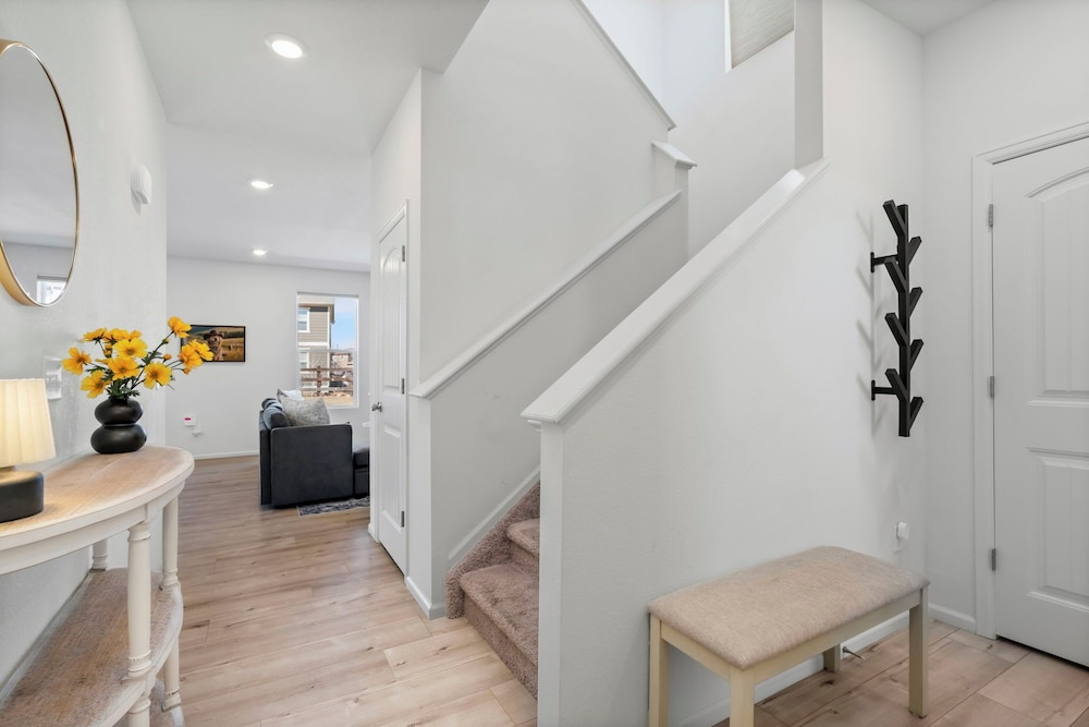Pelican Landing Modern 3BD in Lakes at Centerra