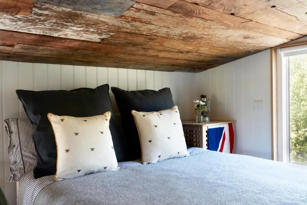 Extraordinary Huts Ltd