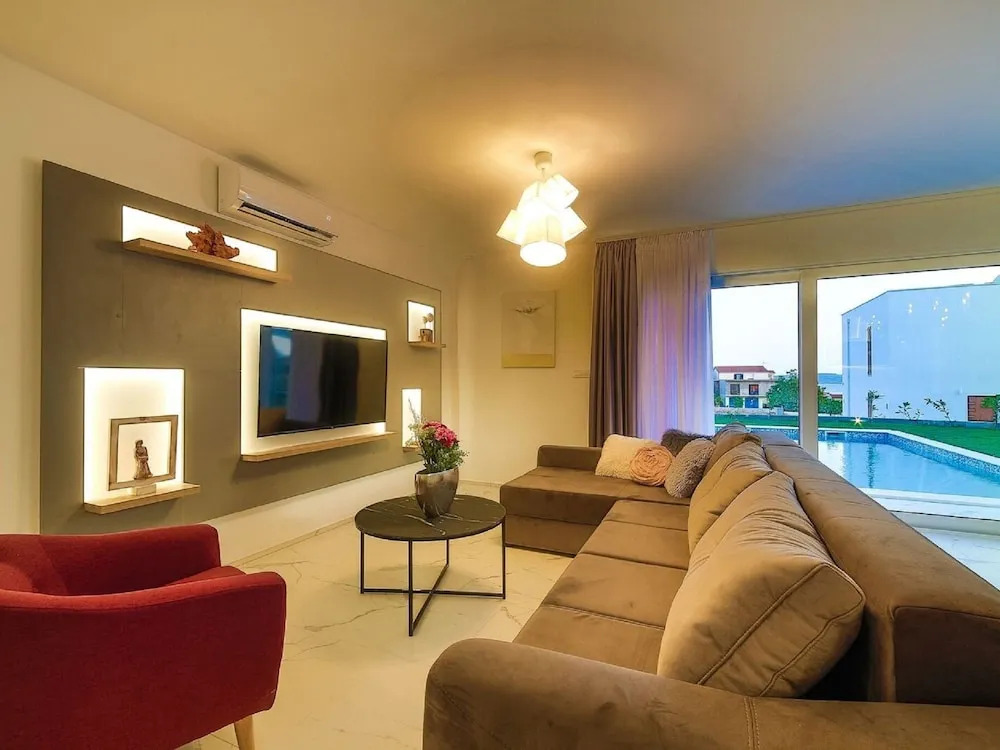 Modern Villa, Heated Private Pool, Close to the Sea, In-between Split & Trogir