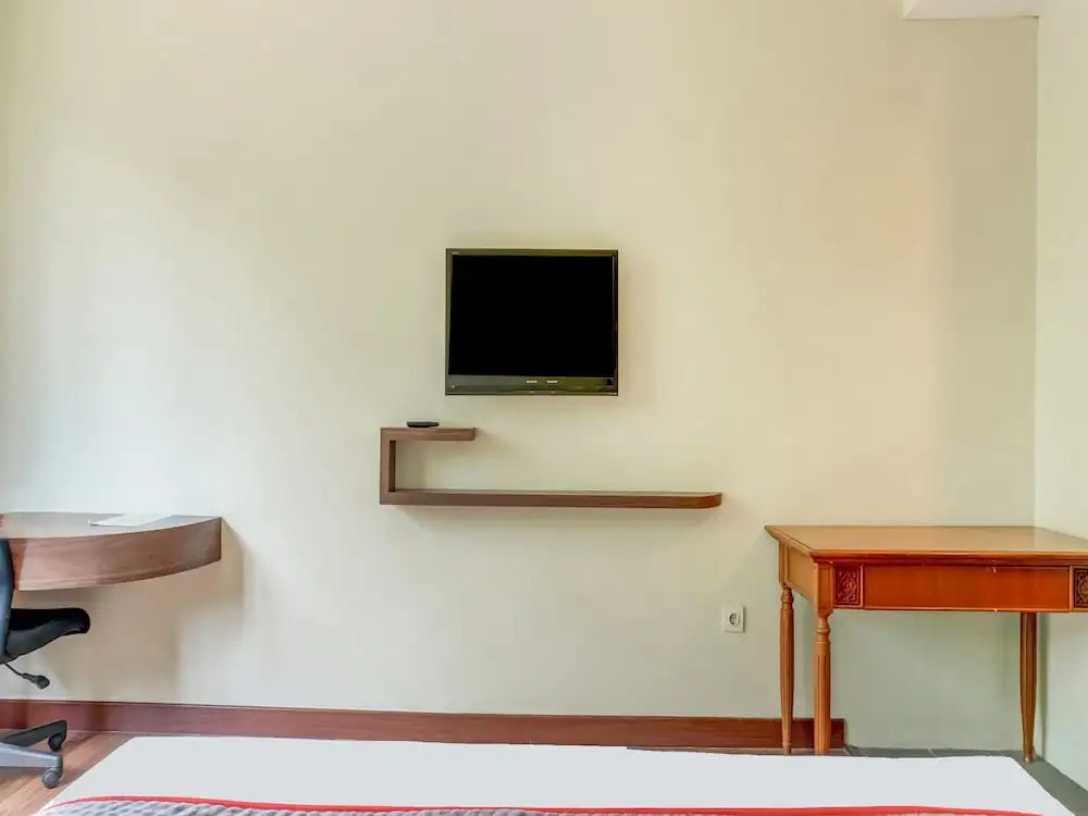Townhouse OAK Hotel Grand Cikarang