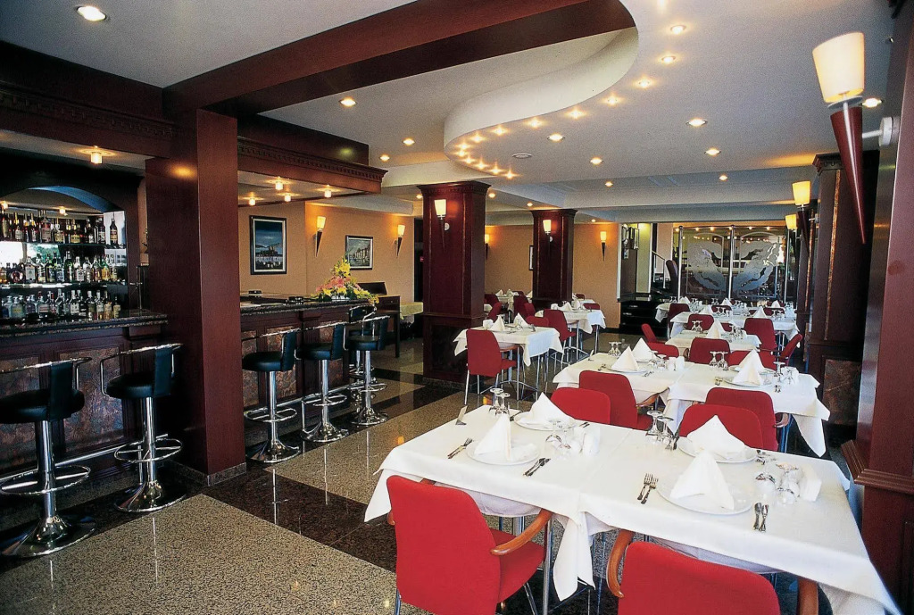 Numa Port Hotel