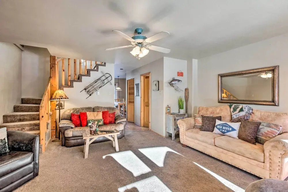 Stunning Red River Retreat Next to Ski Lift!