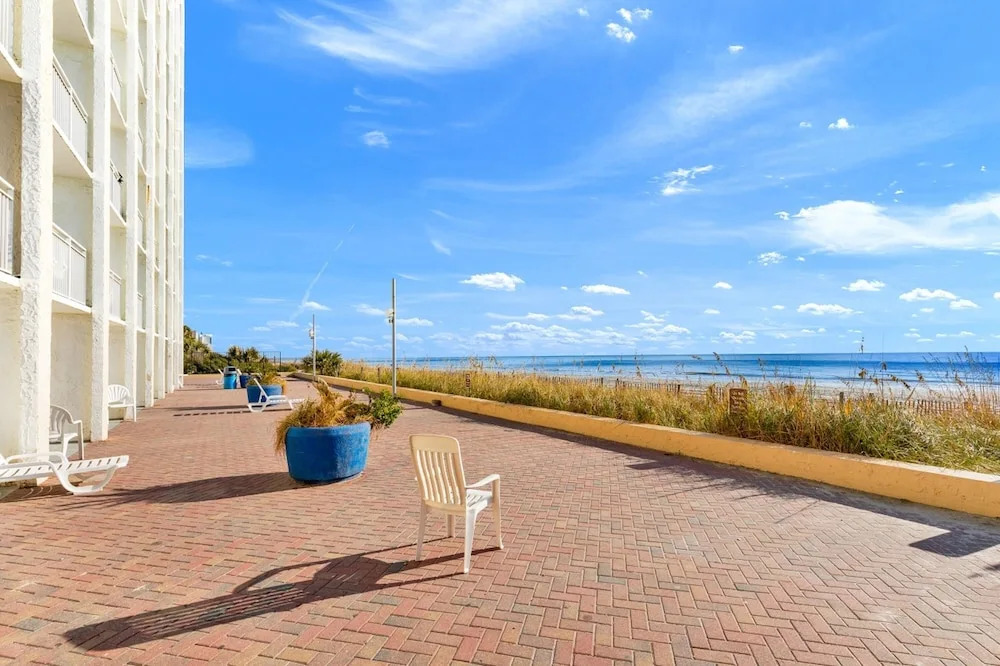 SeaMist Driftwood Vacation Studio with Balcony