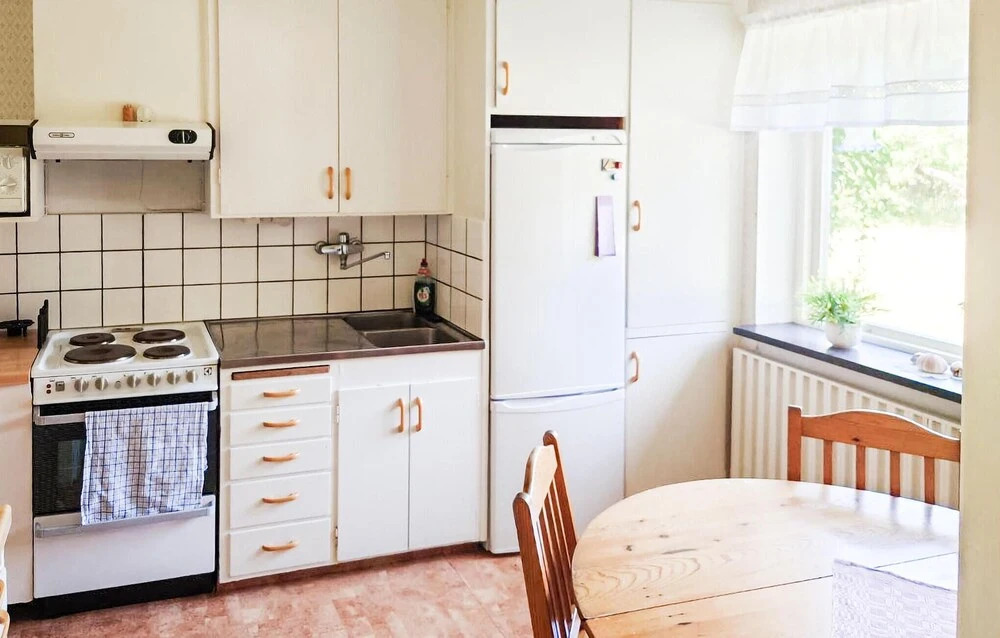 2 Bedroom Lovely Home In Löttorp