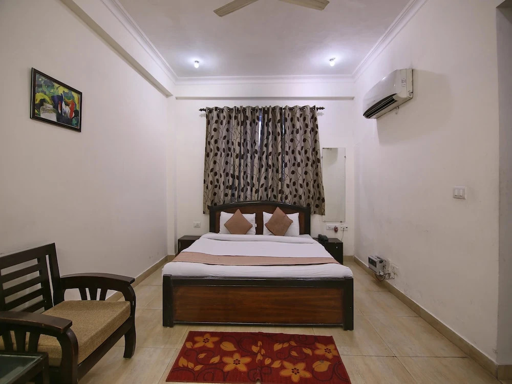 OYO 441 Hotel Mascot