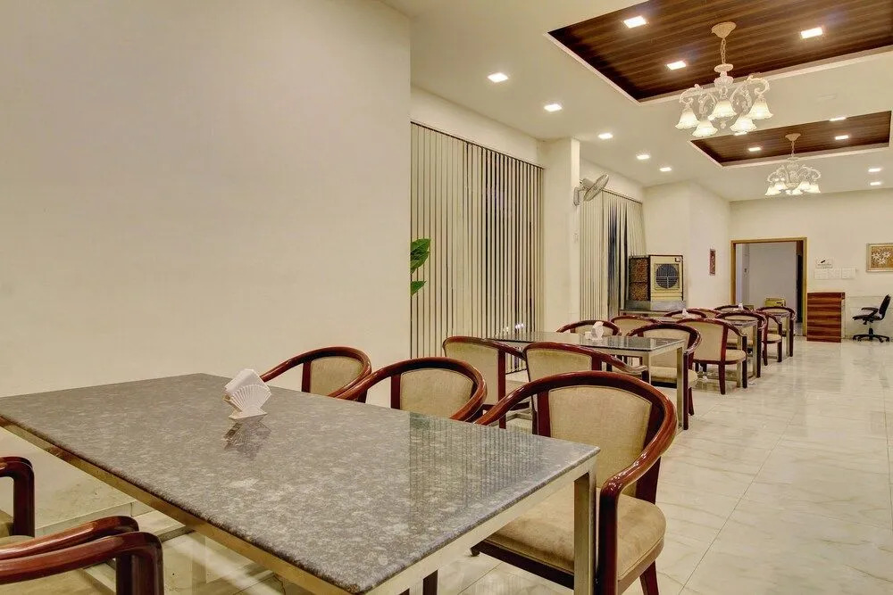 Capital O 40790 Hotel Triveni