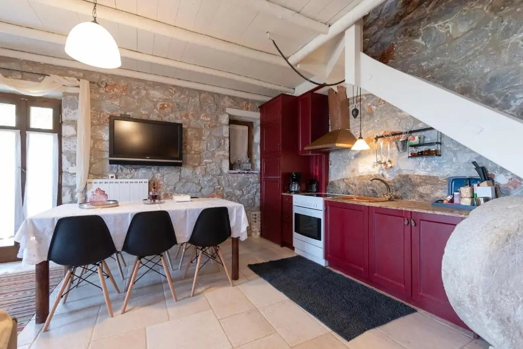 Luxury Stonehouse Verga