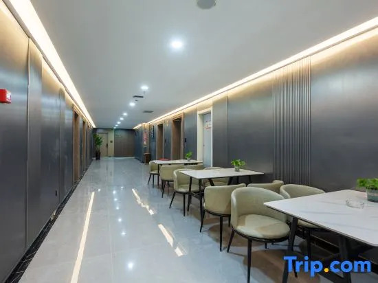 IU Hotel (Shijiazhuang Beiguo Yizhuang Canal Bridge Station/Tiedao University Subway Station)