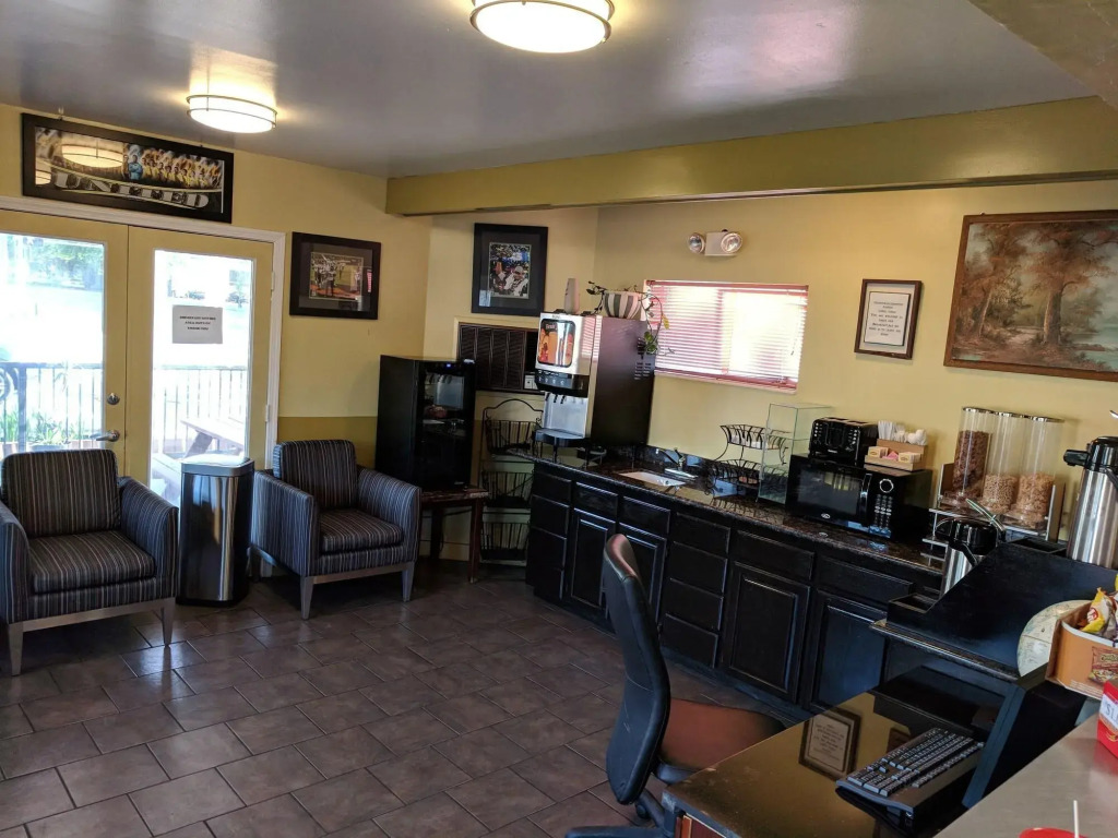 La Hacienda Motel