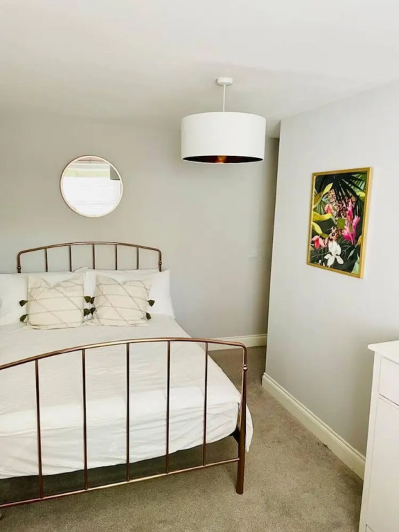 Walk Anywhere From This Cosy Central Flat