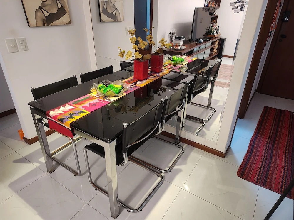 Hostel for One: quarto e banheiro privativos