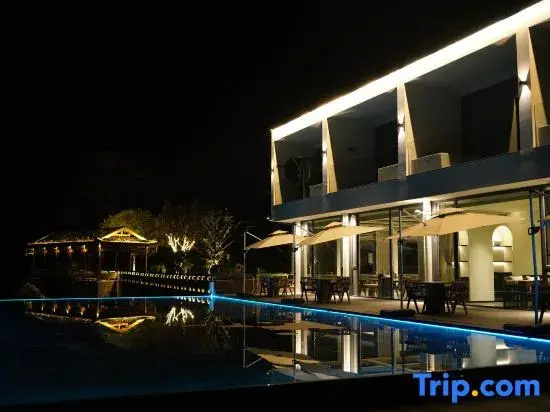 Mount Qingcheng · Moon Close to People Cliff Private Hot Spring Boutique Stay