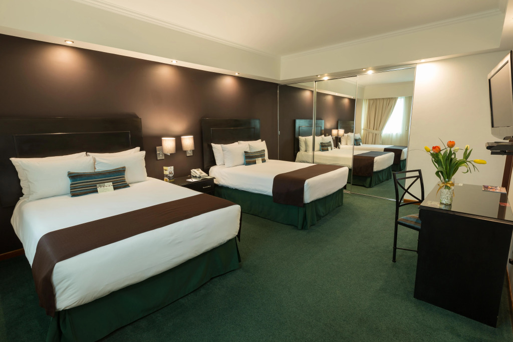 El Polo Hotel & Suites
