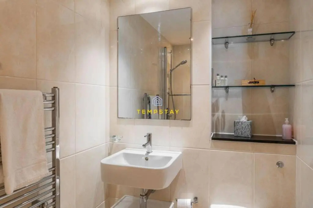 London In 15 Mins! Stylish Apartment Near Heathrow