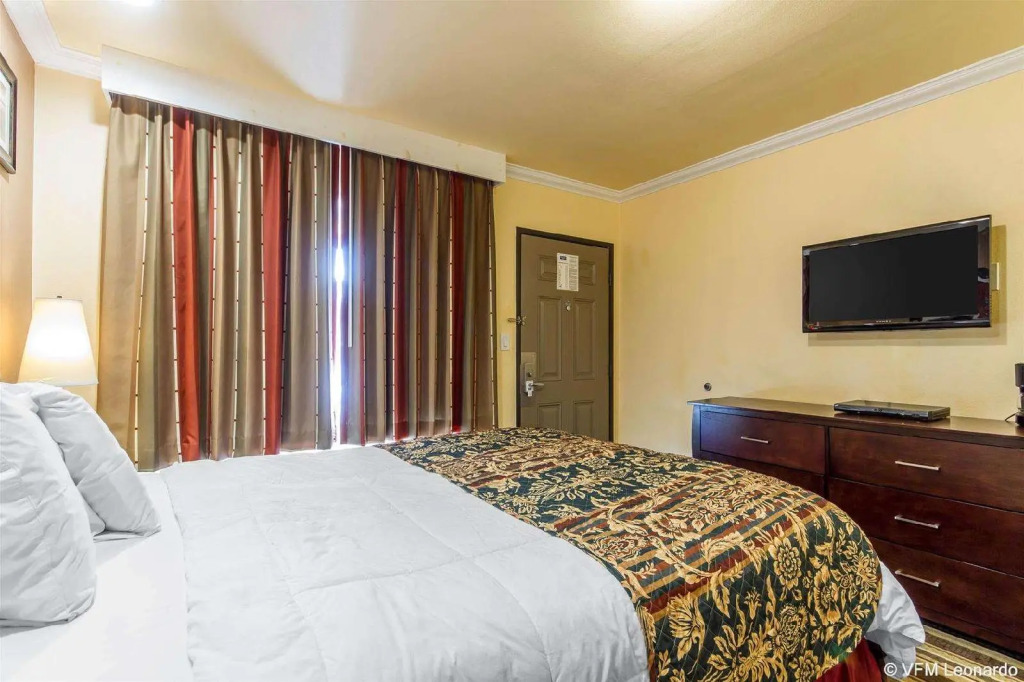 Rodeway Inn & Suites Near The Coliseum & Arena