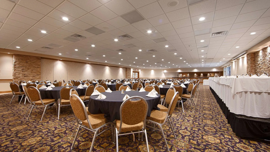 Crossroads Hotel & Event Center