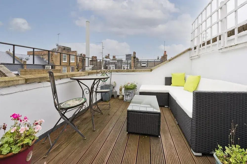 Fantastic 2bed Flat With Private Roof Terrace