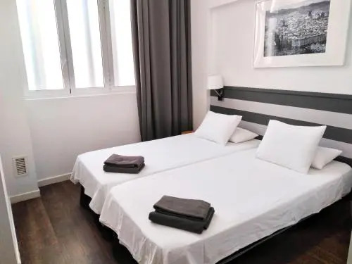 Stylish Modern Gracia Apartment 2A