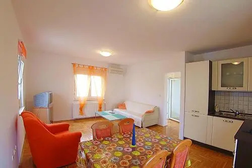 Burle Apartment with FREE private parking