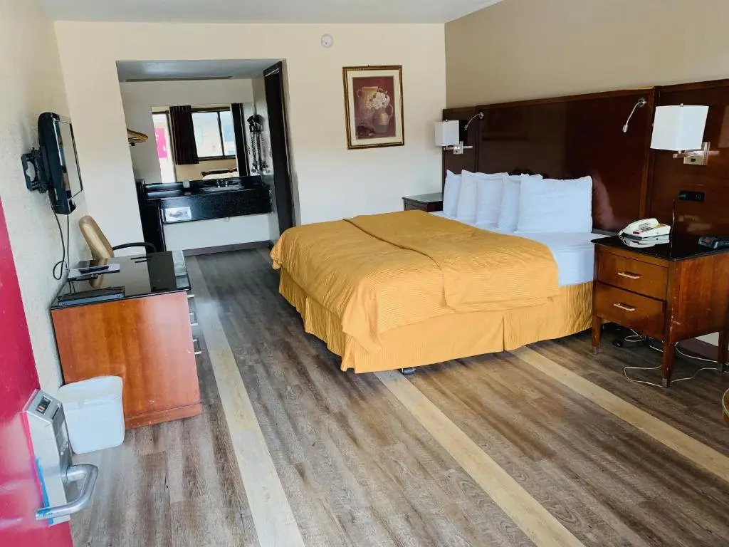 Royal Inn & Suites
