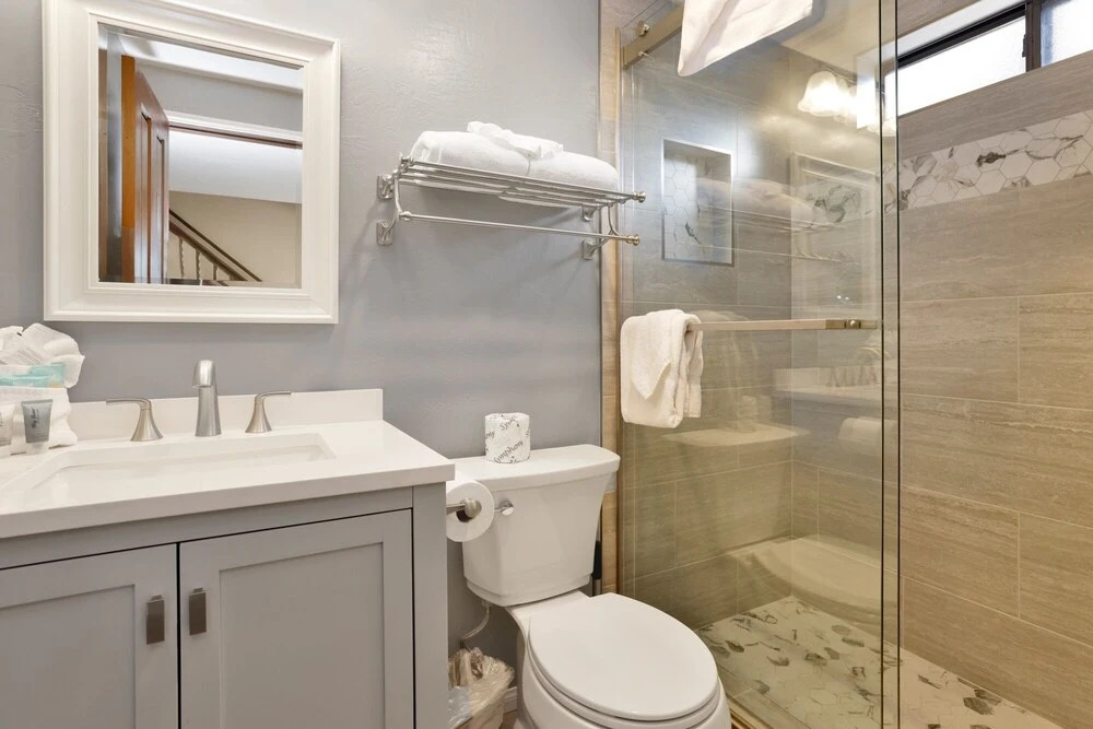 2174-forest Shores Lakefront Condo 3 Bedroom Home by RedAwning
