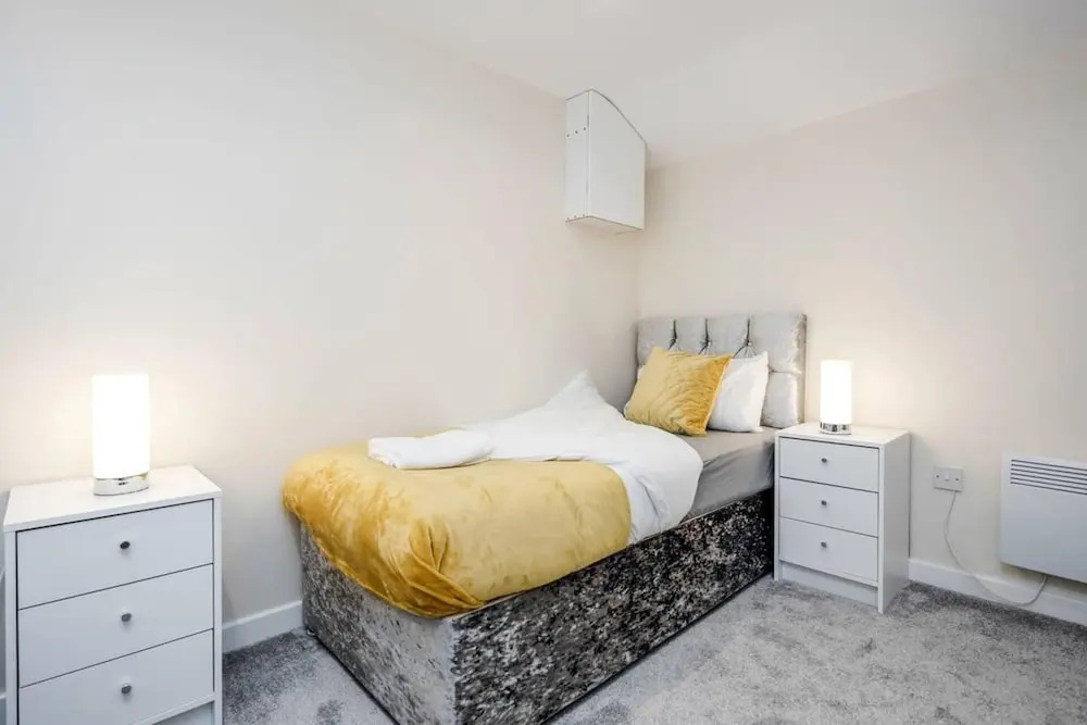 Cosy 2BR Maisonette Near Hospital & Stations