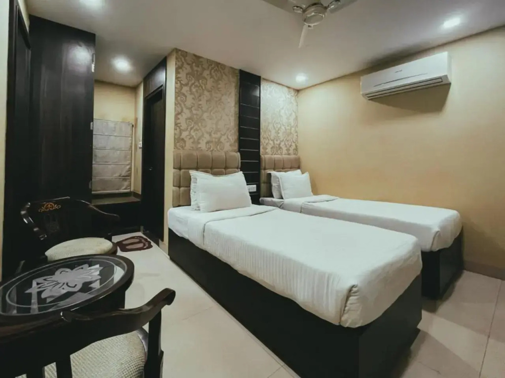 Hotel S L E Residency